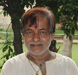 Swapan-Chakraborty-Kalibari-Priest